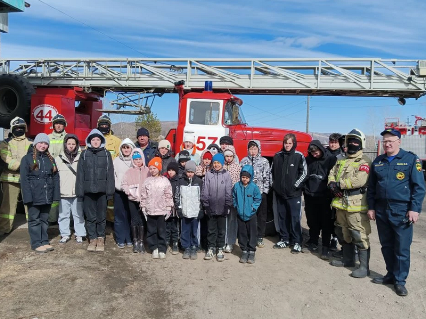 Воспитанники Сретенского реабилитационного центра побывали в гостях у пожарных